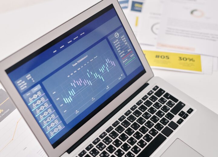 What should a useful digital report measure?